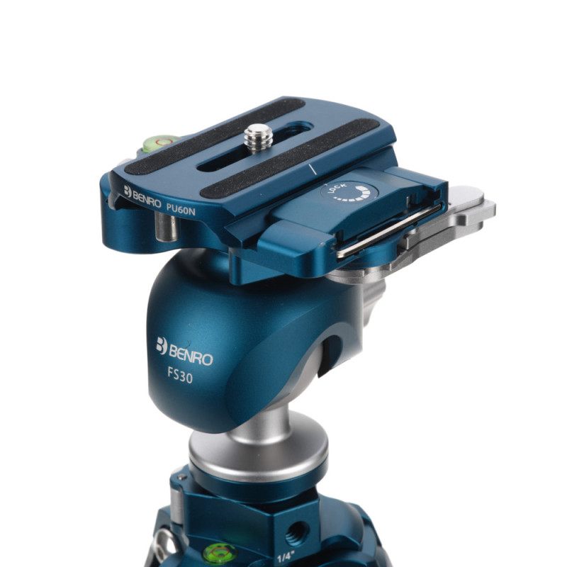 Benro Cyanbird Carbon Tripod with FS30 Head Benro Cyanbird Carbon Tripod with FS30 Head